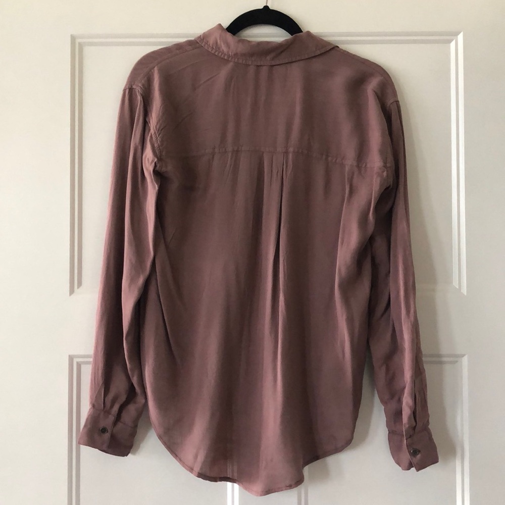 💜Button down blouse - Picture 2 of 3
